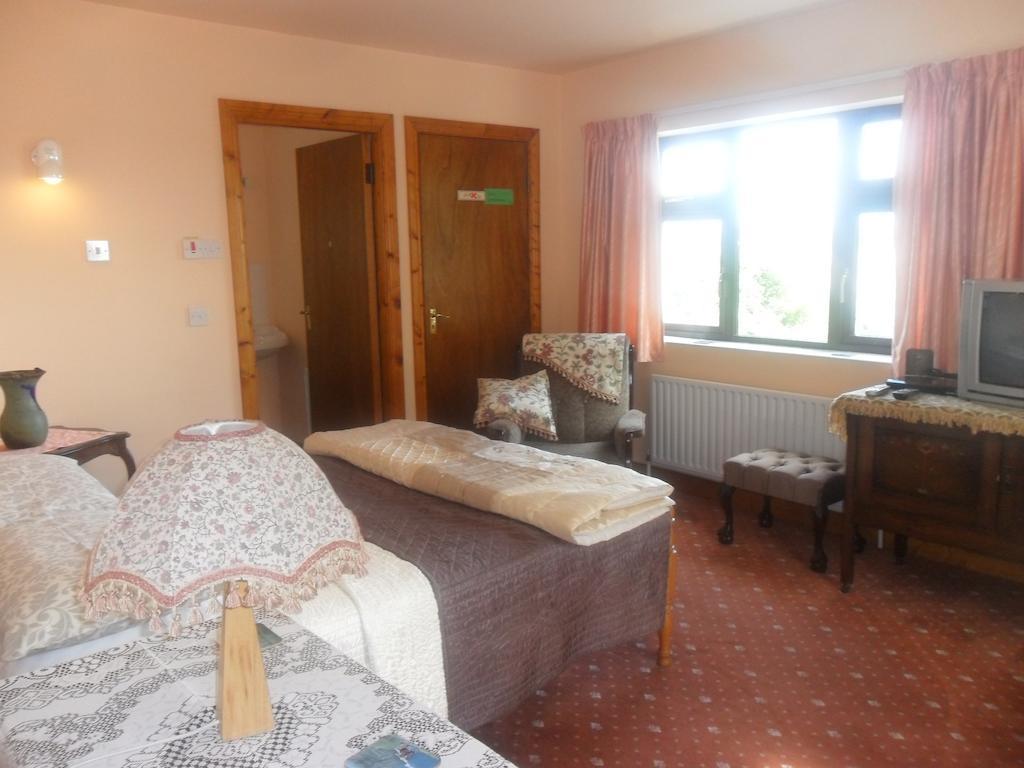 Glen House Room Only Accommodation Йол Стая снимка