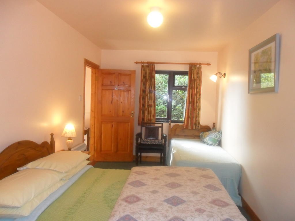 Glen House Room Only Accommodation Йол Стая снимка