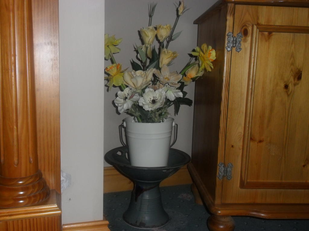 Glen House Room Only Accommodation Йол Стая снимка