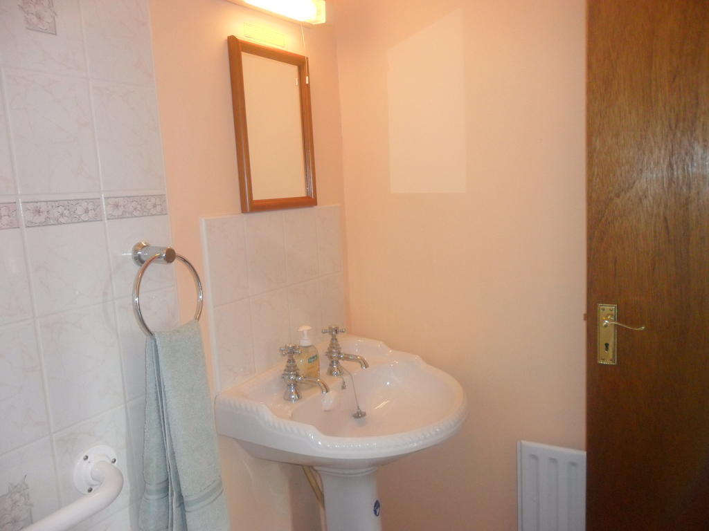 Glen House Room Only Accommodation Йол Стая снимка