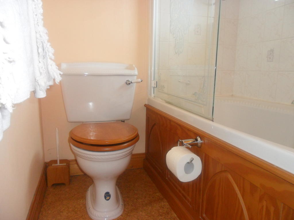 Glen House Room Only Accommodation Йол Стая снимка