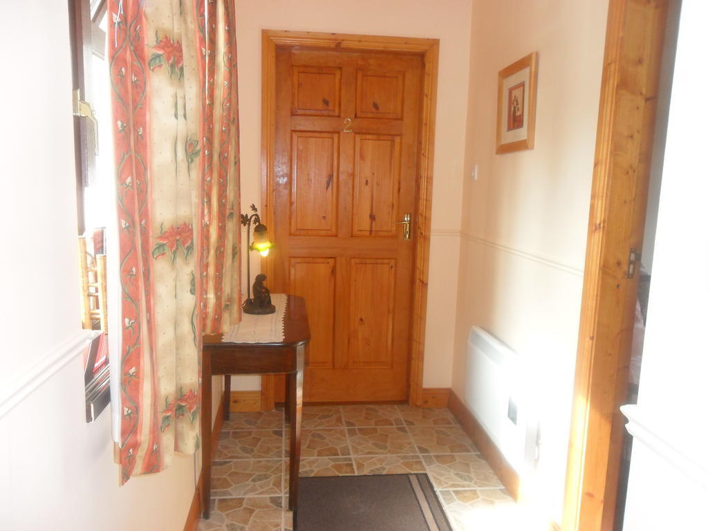 Glen House Room Only Accommodation Йол Стая снимка