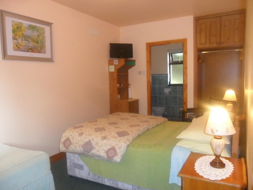 Glen House Room Only Accommodation Йол Стая снимка