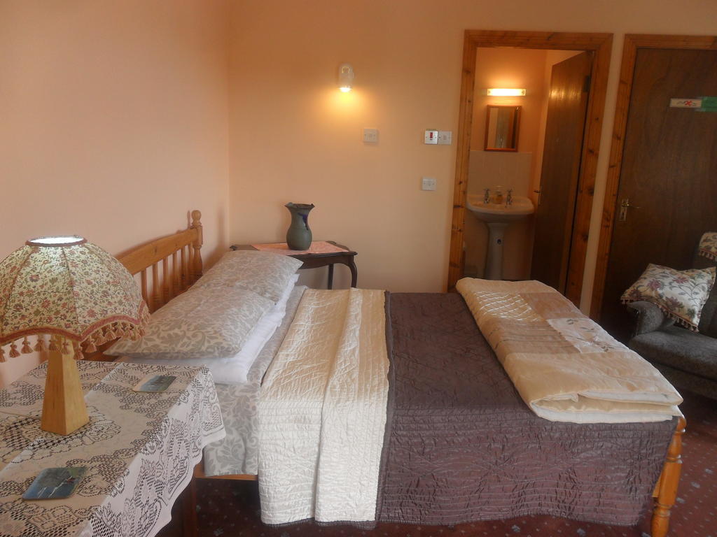 Glen House Room Only Accommodation Йол Екстериор снимка