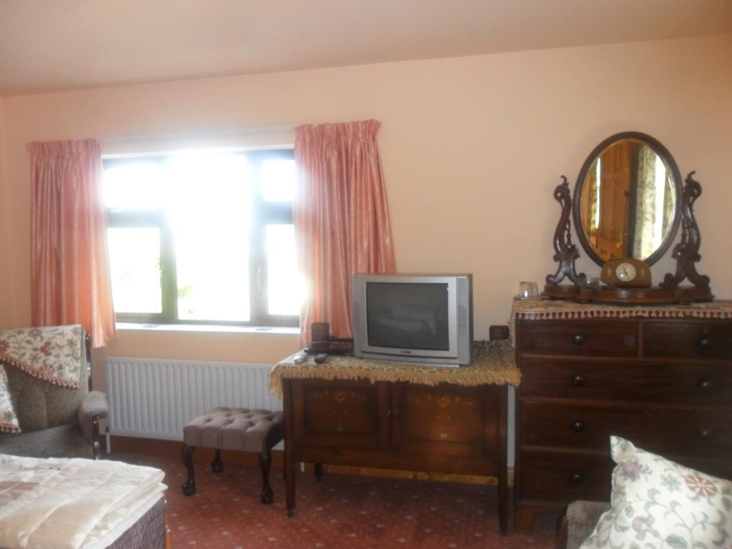 Glen House Room Only Accommodation Йол Стая снимка
